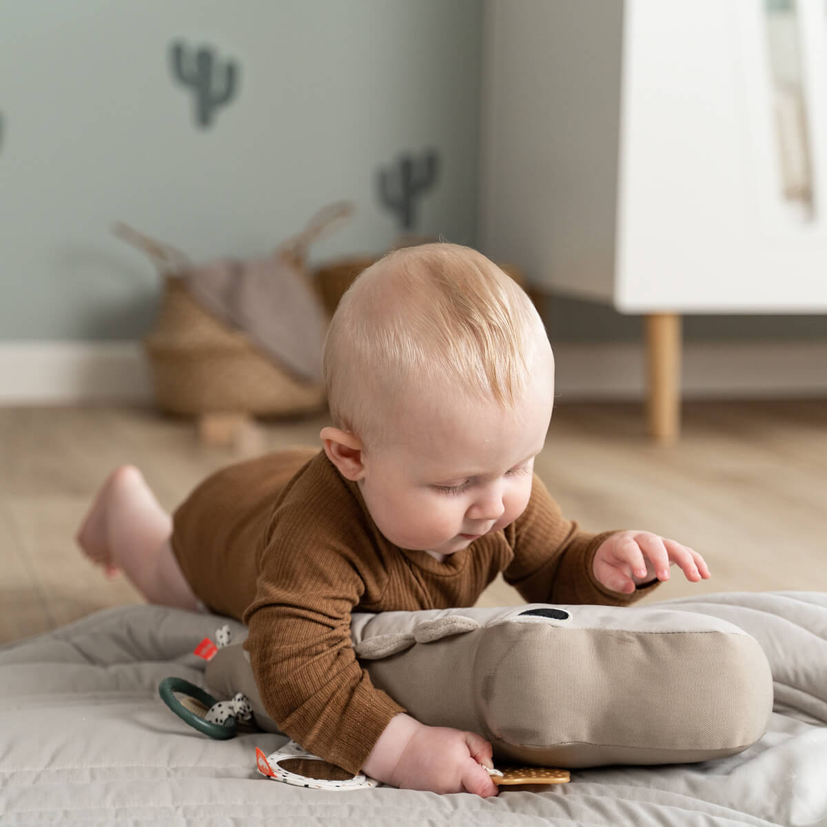 Tummy time activity toy Croco by done by deer